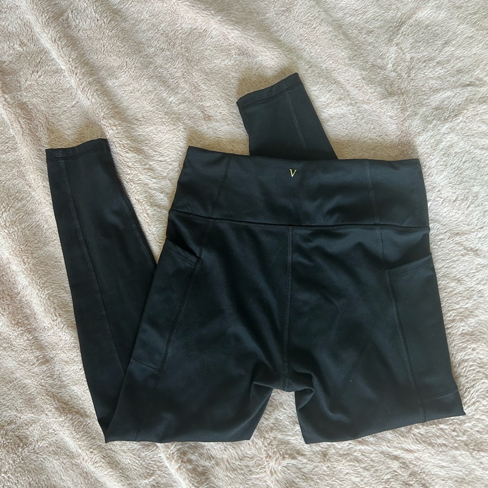 Victoria's Secret Ankle Length Black Leggings, buttery soft, Excellent Condition